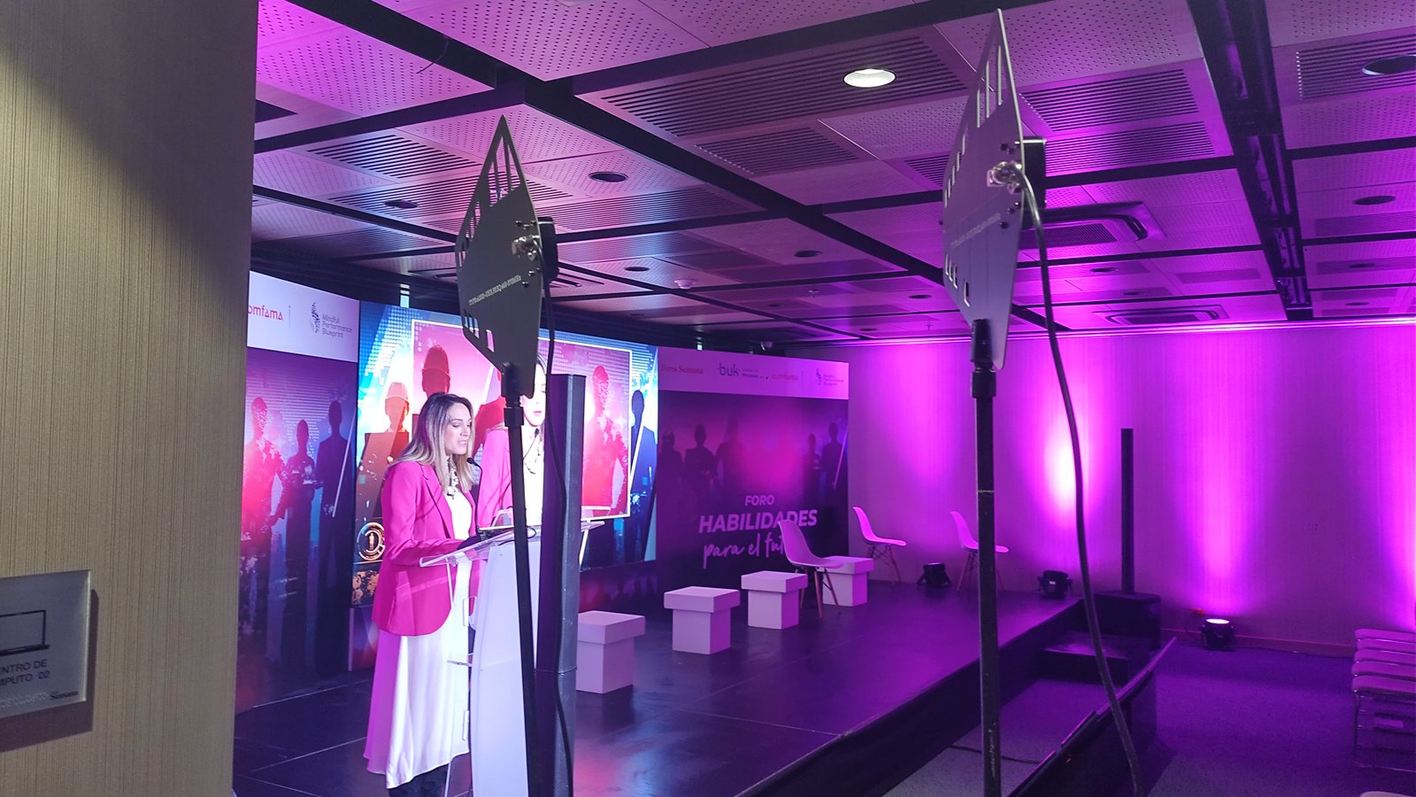 Montaje técnico de sonido e iluminación para evento en Bogotá